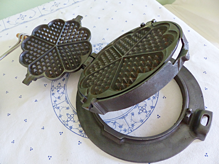 Anleitung zum Waffeln backen mit einem alten Waffeleisen auf dem Grill ...